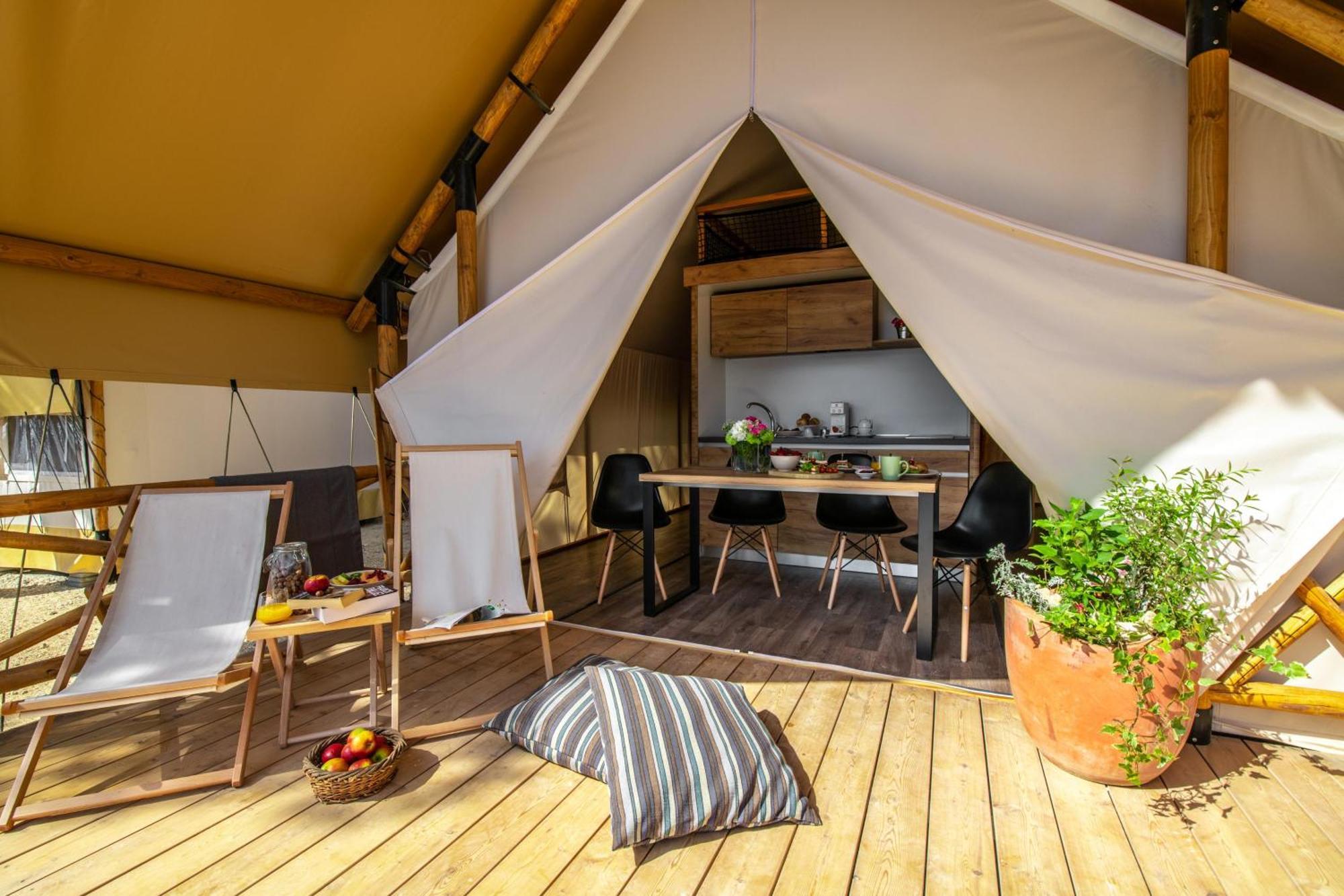 Hotel Arena One 99 Glamping Pomer Esterno foto