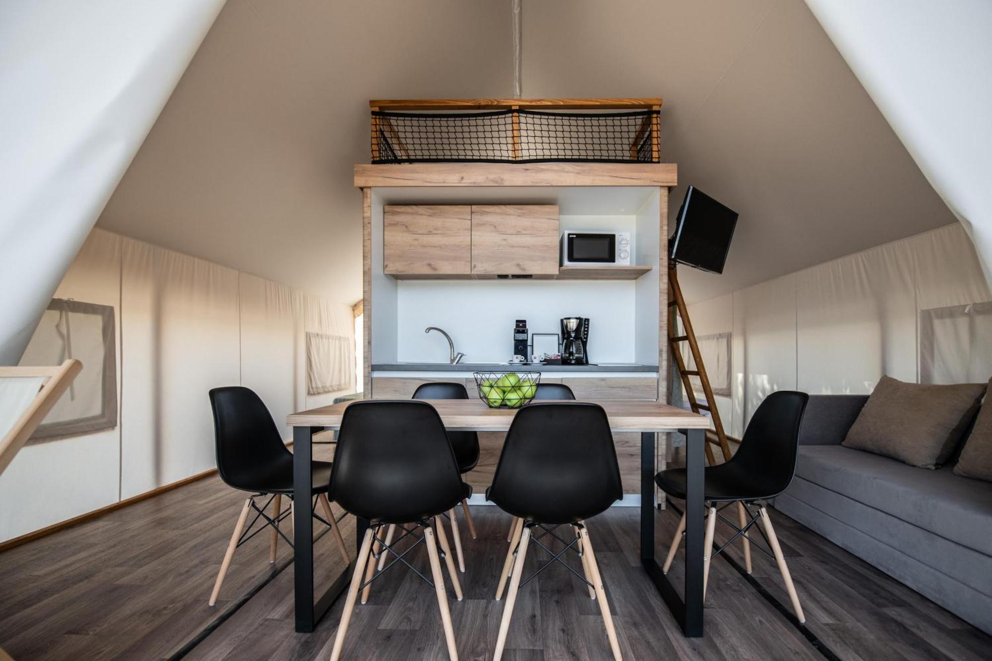 Hotel Arena One 99 Glamping Pomer Esterno foto