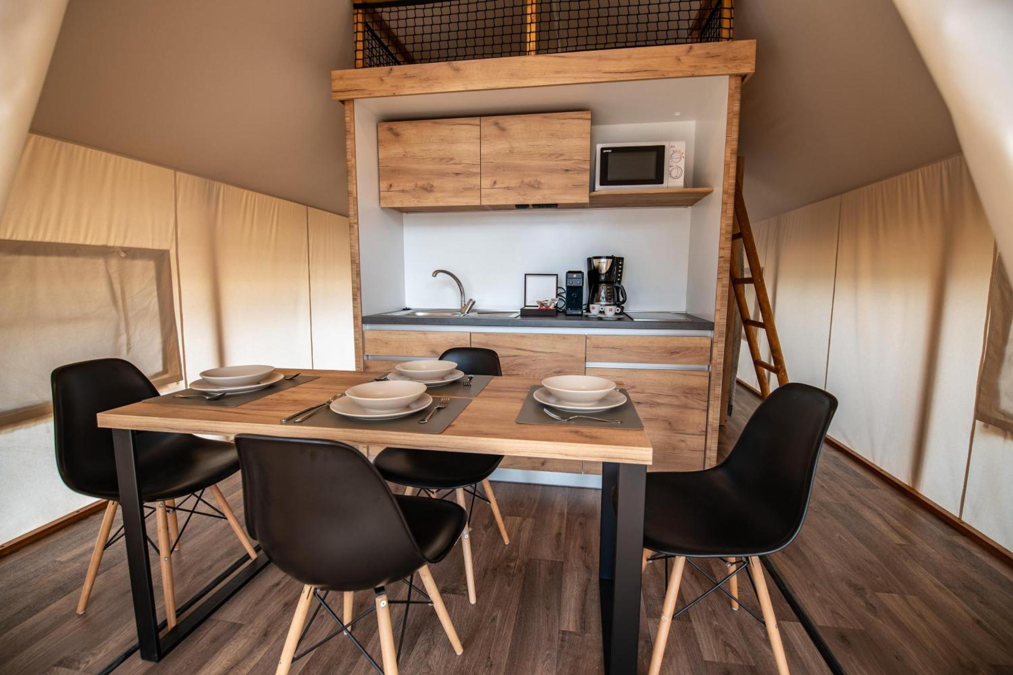 Hotel Arena One 99 Glamping Pomer Esterno foto