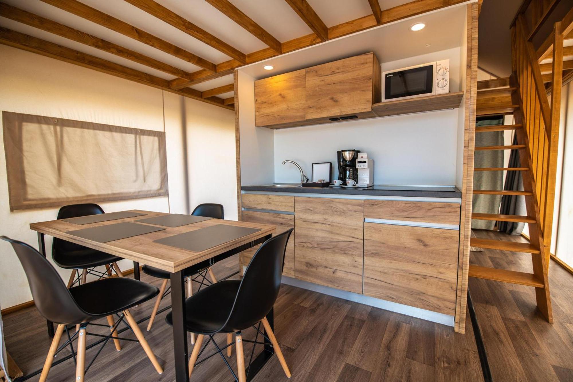Hotel Arena One 99 Glamping Pomer Esterno foto